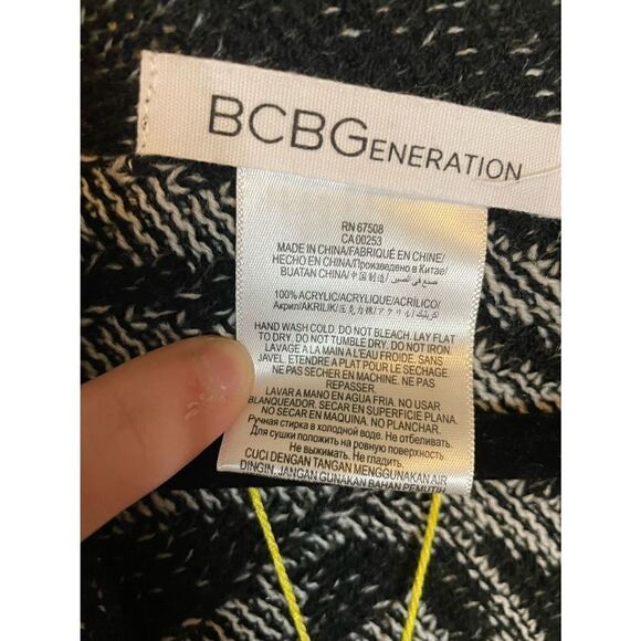 BCBGeneragtion poncho/shrug in black and grey NWT one size - Picture 2 of 11